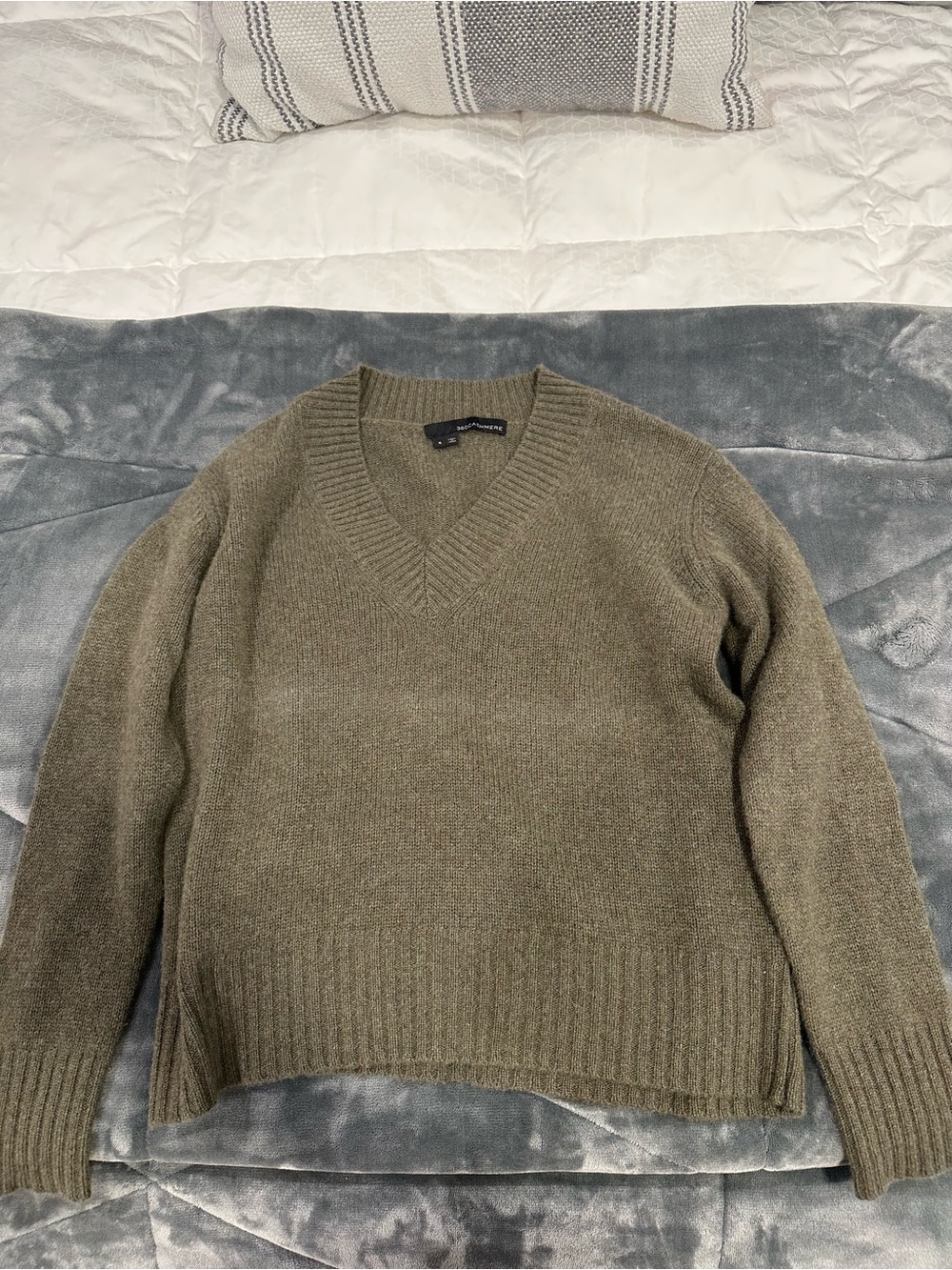 360 Cashmere Olive Gree Cashmere Sweater